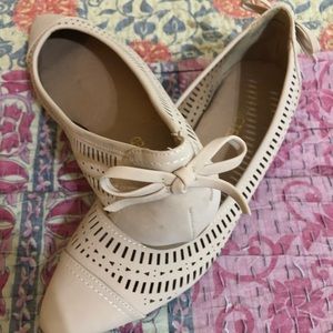 Brand new nude flats